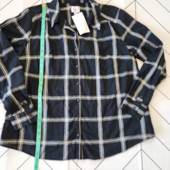 Ingrid + Isabel Maternity Long-Sleeve Women's Shirt, size M, black plaid. - Picture 2 of 5